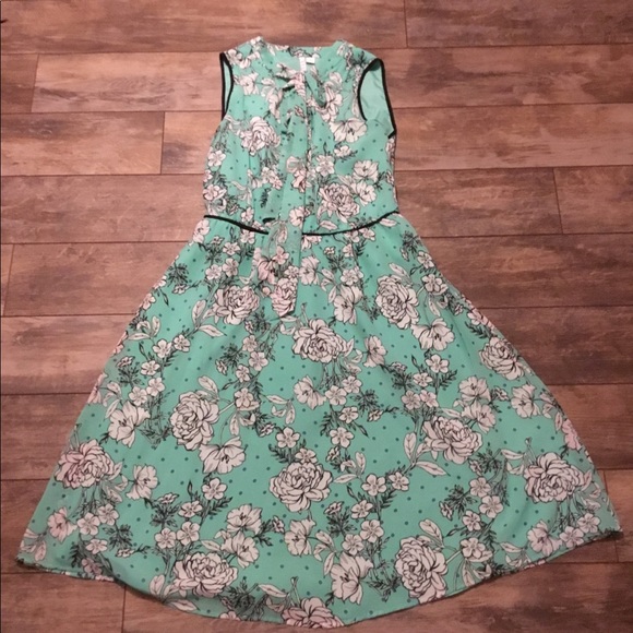 Elle Dresses & Skirts - PRICE DROP || Floral dress
